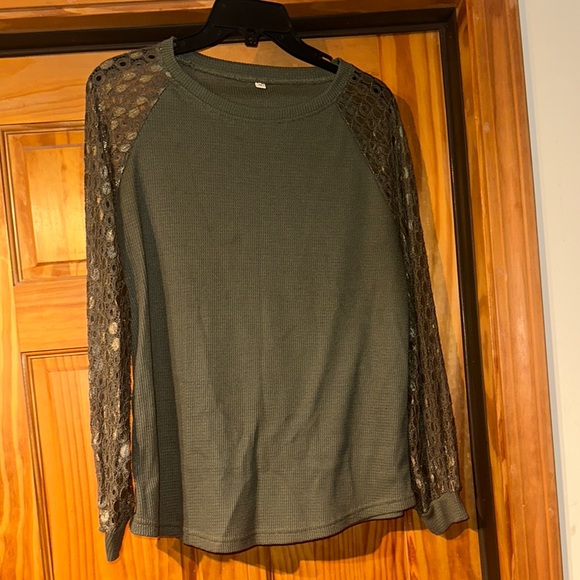 Tops - Green Lace Sleeve Blouse